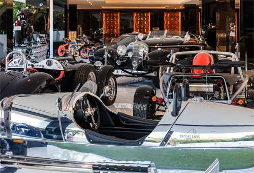 nguoi-lam-thue-di-rolls-royce-o-biet-thu-dat-nhat-nuoc-my-1