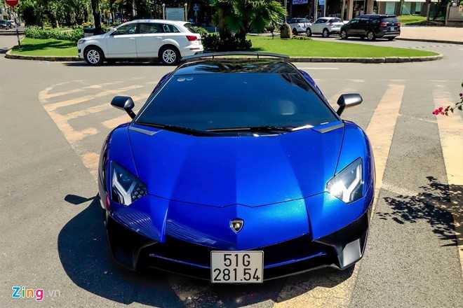 Minh Nhua dao pho Sai Gon bang sieu xe 35 ty moi lay bien hinh anh 1