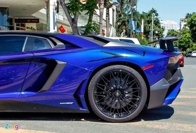 Minh Nhua dao pho Sai Gon bang sieu xe 35 ty moi lay bien hinh anh 6