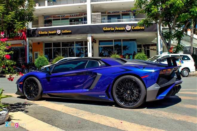 Minh Nhua dao pho Sai Gon bang sieu xe 35 ty moi lay bien hinh anh 7