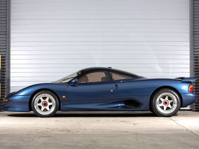 chiem-nguong-sieu-xe-hang-doc-jaguar-xjr15-gia-112-ty-hinh-2