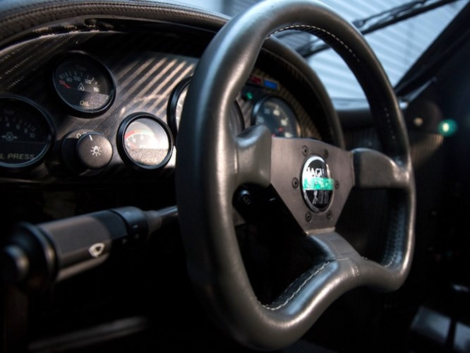 chiem-nguong-sieu-xe-hang-doc-jaguar-xjr15-gia-112-ty-hinh-5