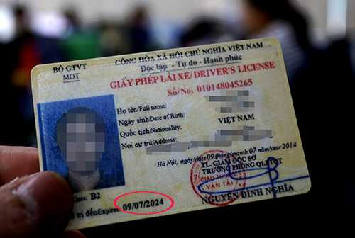 thieu-tuong-tran-the-quan-rut-thoi-han-bang-lai-xe-gay-ton-kem-va-buc-xuc