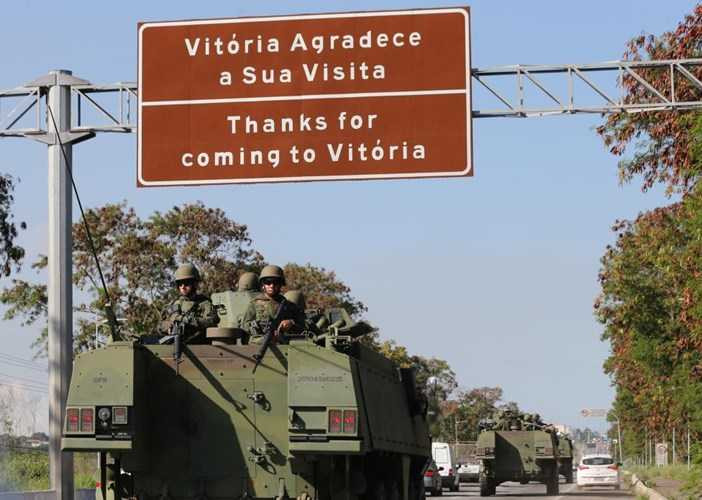 hinh-anh-ve-bao-loan-o-brazil-do-canh-sat-dinh-cong-hinh-14