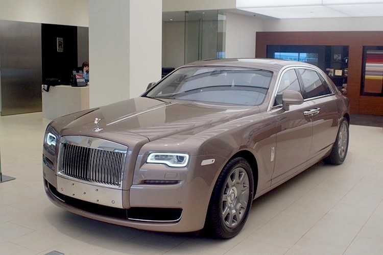 xe-sang-rolls-royce-ghost-chuc-ty-doi-mau-o-ha-noi-hinh-5
