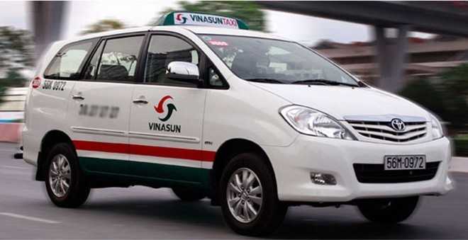 Lai kinh doanh cua taxi Vinasun thut lui vi Uber va Grab hinh anh 1