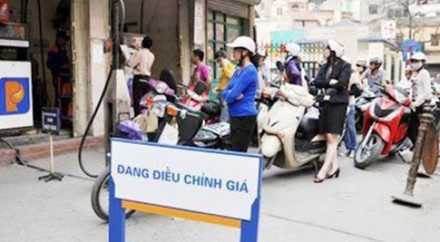 Doanh nghiệp xăng dầu lãi “khủng“: Dân “oằn mình” chịu giá cao ảnh 2