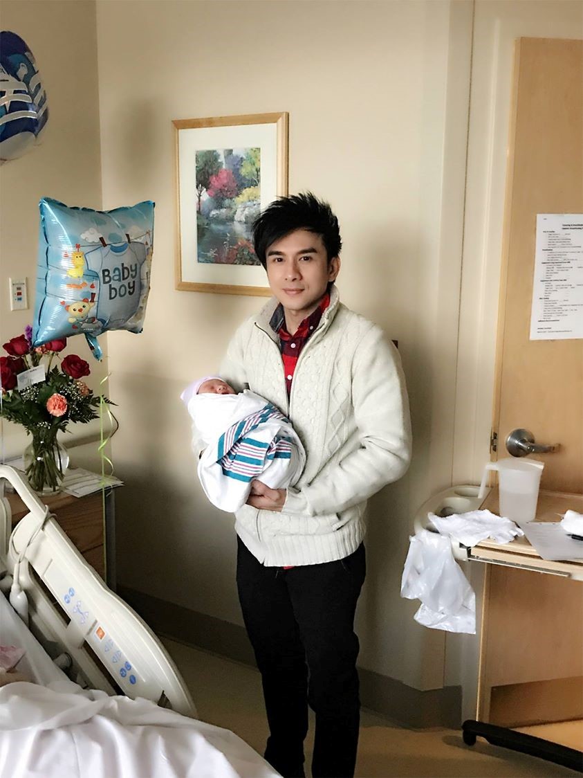 Dan Truong mang xe sang don vo va con trai xuat vien hinh anh 7