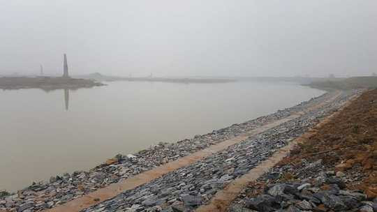 Tỉnh Bắc Ninh phải tốn 30 tỉ đồng khắc phục hậu quả của hút cát - Ảnh chụp chiều 15-3