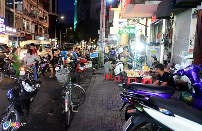 Quan 1 de xuat 'nhuong' mot phan via he cho nguoi ban hang rong hinh anh 2