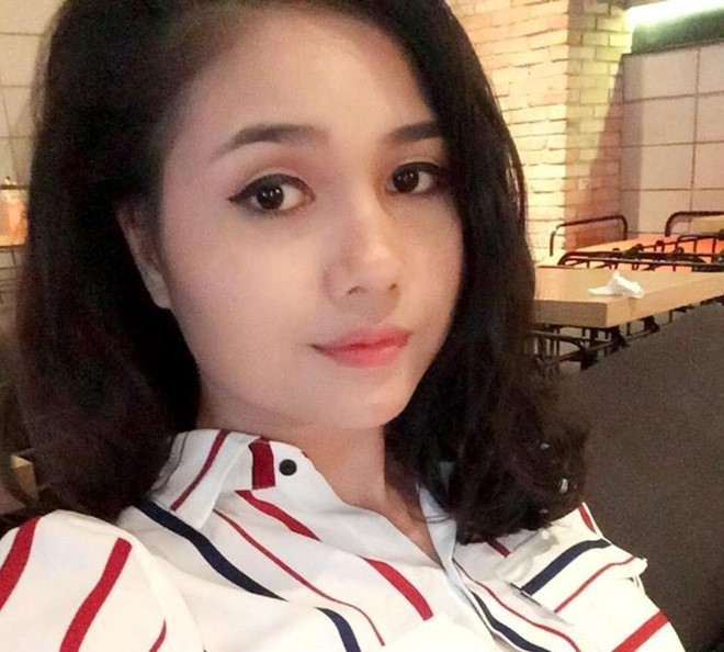 Nu phat thanh vien hat 'Chieu Matxcova' bang 3 thu tieng hinh anh 3