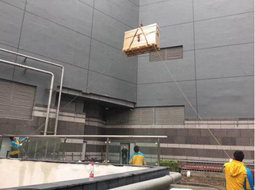 thieu-gia-trung-quoc-mua-tv-gia-1-7-ty-dong-de-xem-dau-game-1