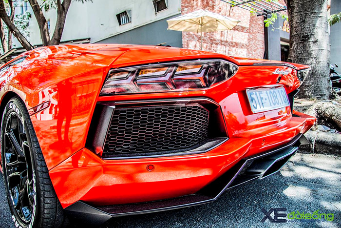 Ngắm siêu bò Aventador LP700-4 của đại gia ngành Y khoe sắc trên phố Sài Gòn ảnh 4