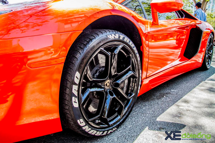 Ngắm siêu bò Aventador LP700-4 của đại gia ngành Y khoe sắc trên phố Sài Gòn ảnh 6