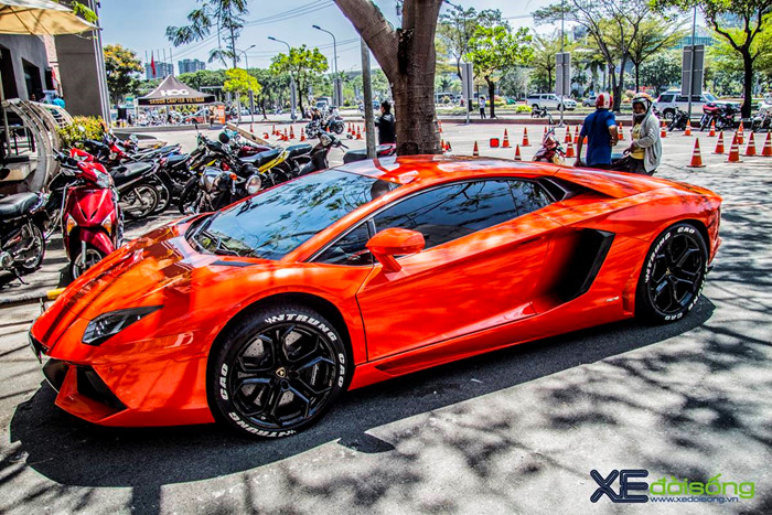 Ngắm siêu bò Aventador LP700-4 của đại gia ngành Y khoe sắc trên phố Sài Gòn ảnh 8