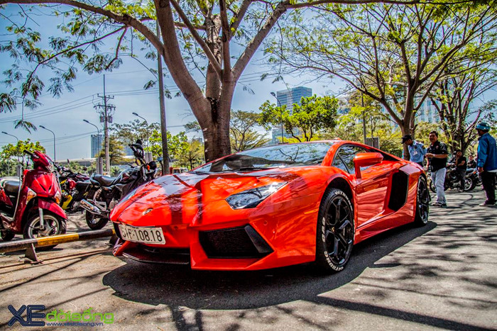Ngắm siêu bò Aventador LP700-4 của đại gia ngành Y khoe sắc trên phố Sài Gòn ảnh 9