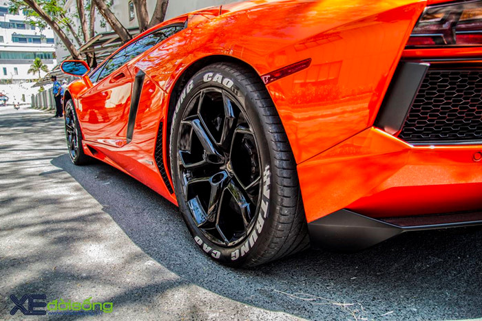 Ngắm siêu bò Aventador LP700-4 của đại gia ngành Y khoe sắc trên phố Sài Gòn ảnh 11