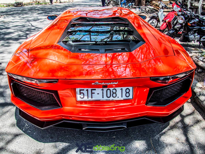 Ngắm siêu bò Aventador LP700-4 của đại gia ngành Y khoe sắc trên phố Sài Gòn ảnh 12