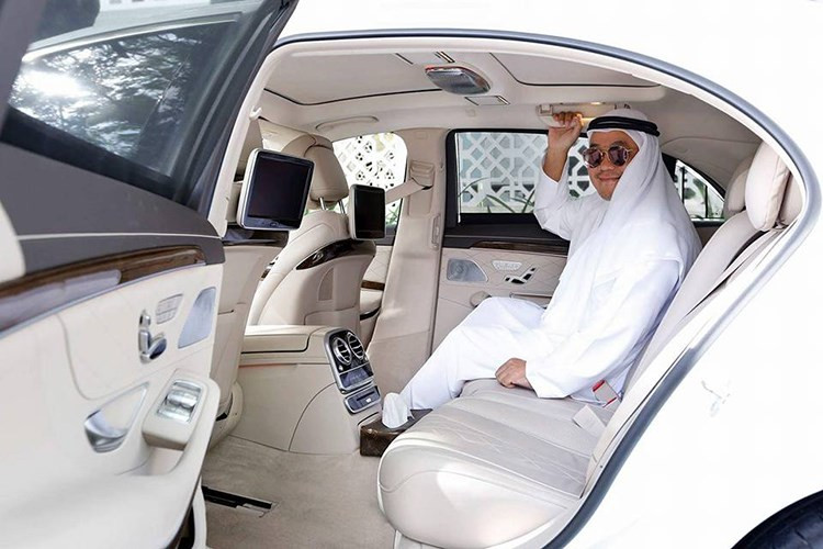 dai-gia-viet-tau-sieu-xe-sang-maybach-gia-7-ty-la-ai-hinh-12