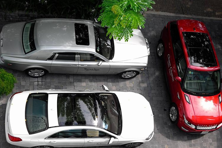 dai-gia-viet-tau-sieu-xe-sang-maybach-gia-7-ty-la-ai-hinh-7