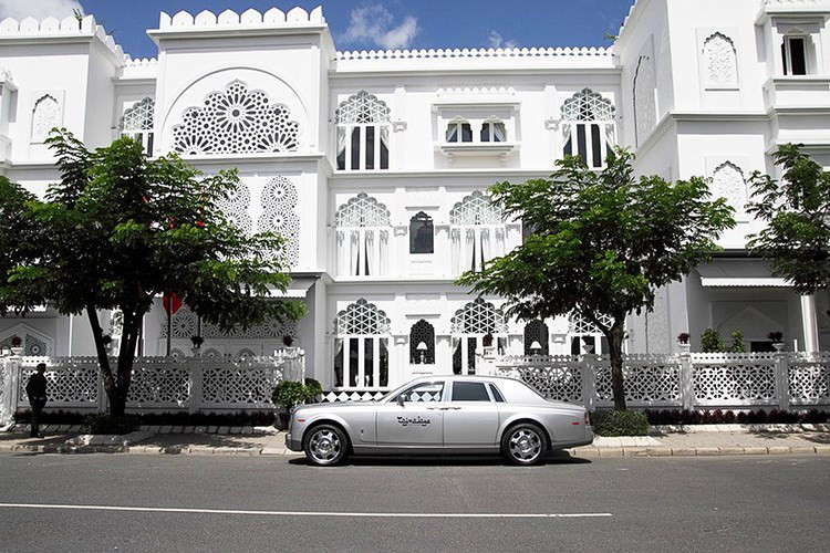 dai-gia-viet-tau-sieu-xe-sang-maybach-gia-7-ty-la-ai-hinh-9