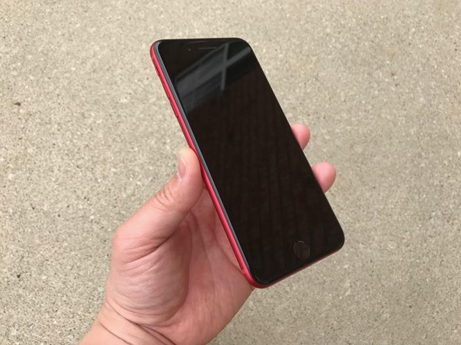 chiem-nguong-bo-anh-iphone-7-do-den-sieu-dep-hinh-4