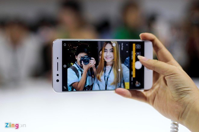 5 smartphone hap dan len ke thang 4 hinh anh 3