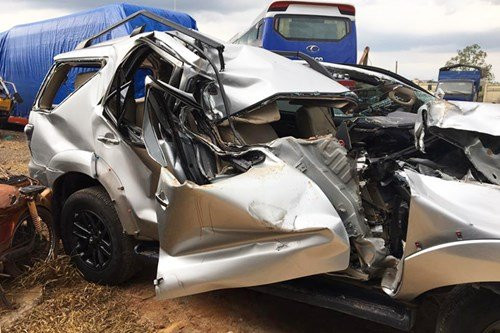 Toyota Fortuner nat bet, tui khi