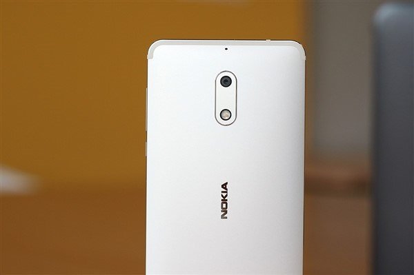 chiem-nguong-nokia-6-mau-trang-tuyet-dep-sap-ra-mat-hinh-3