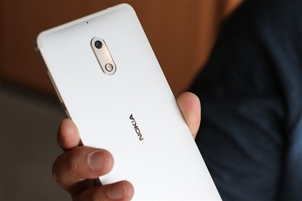 chiem-nguong-nokia-6-mau-trang-tuyet-dep-sap-ra-mat-hinh-8