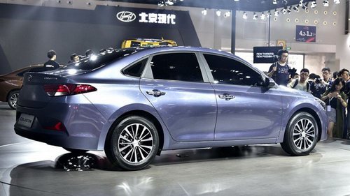 mau-xe-han-hyundai-celesta-moi-ra-mat-gia-re-chi-261-trieu-dong-co-gi-hot