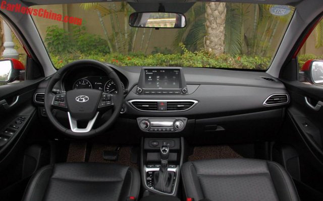 mau-xe-han-hyundai-celesta-moi-ra-mat-gia-re-chi-261-trieu-dong-co-gi-hot
