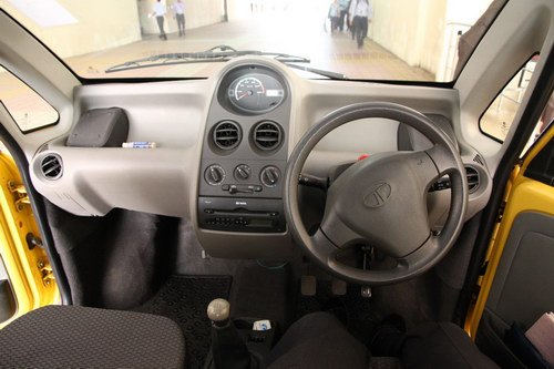 su lui tan cua o to an do gia re tata nano hinh anh 2