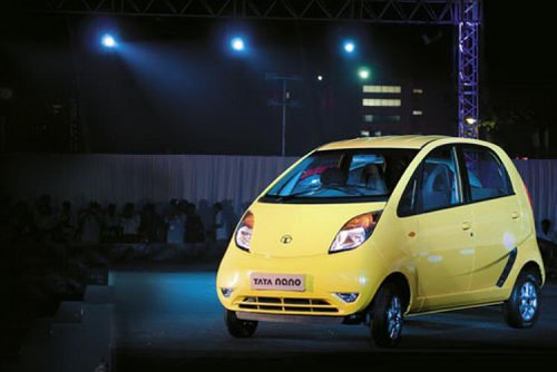 su lui tan cua o to an do gia re tata nano hinh anh 1