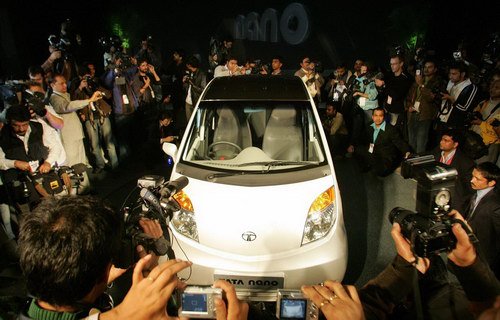 su lui tan cua o to an do gia re tata nano hinh anh 4