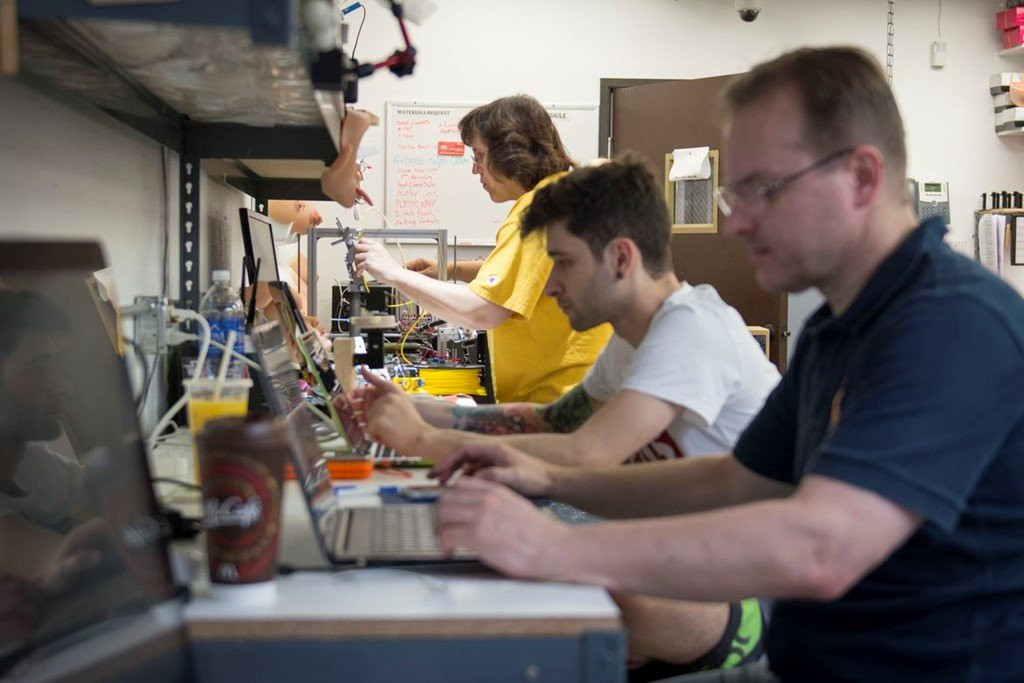 Robot tinh duc co tri tue nhan tao dau tien tren the gioi hinh anh 3