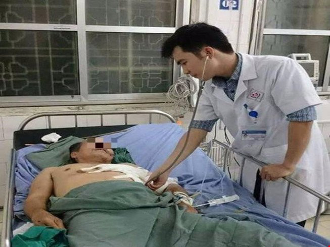 Hinh anh Cuu nguoi benh bi tai nan phoi lo ra ngoai long nguc | Khoe 360