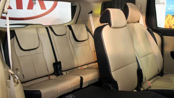 kia sedona 2017 co gia tu 792 trieu dong hinh anh 4