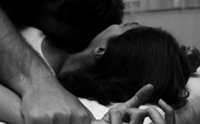 Hinh anh Thieu nu no tien bi ep quan he - DVO