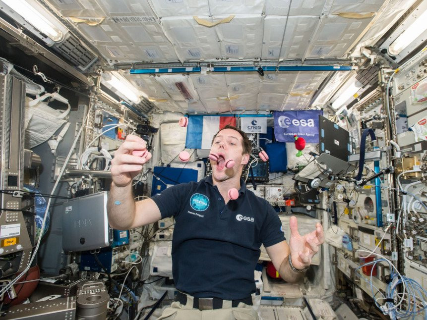 Cuoc song cua cac phi hanh gia tren tram vu tru quoc te hinh anh 12