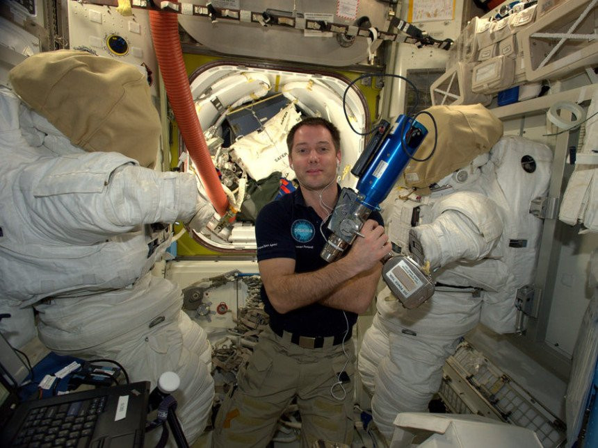 Cuoc song cua cac phi hanh gia tren tram vu tru quoc te hinh anh 14