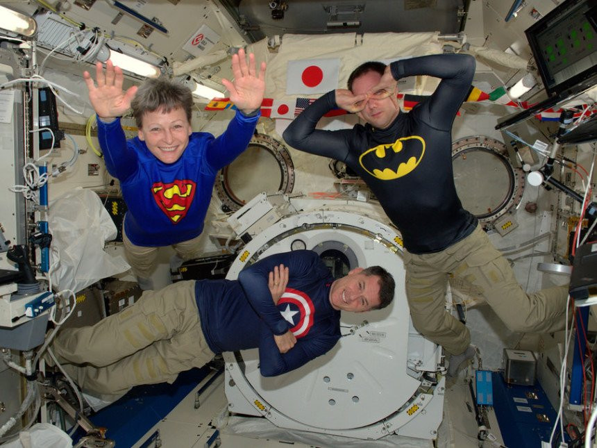 Cuoc song cua cac phi hanh gia tren tram vu tru quoc te hinh anh 5