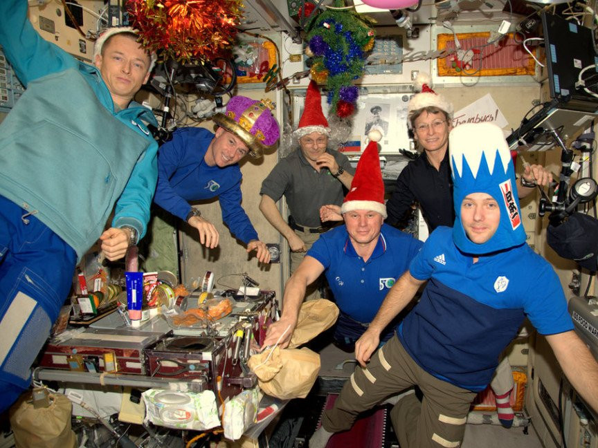 Cuoc song cua cac phi hanh gia tren tram vu tru quoc te hinh anh 7