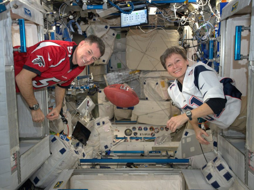 Cuoc song cua cac phi hanh gia tren tram vu tru quoc te hinh anh 9