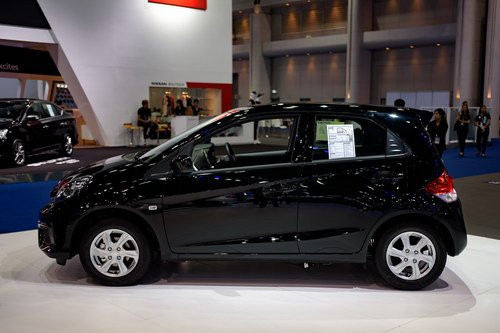 xe nho gia re honda brio chi tu 324 trieu dong hinh anh 2