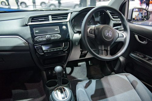 xe nho gia re honda brio chi tu 324 trieu dong hinh anh 4