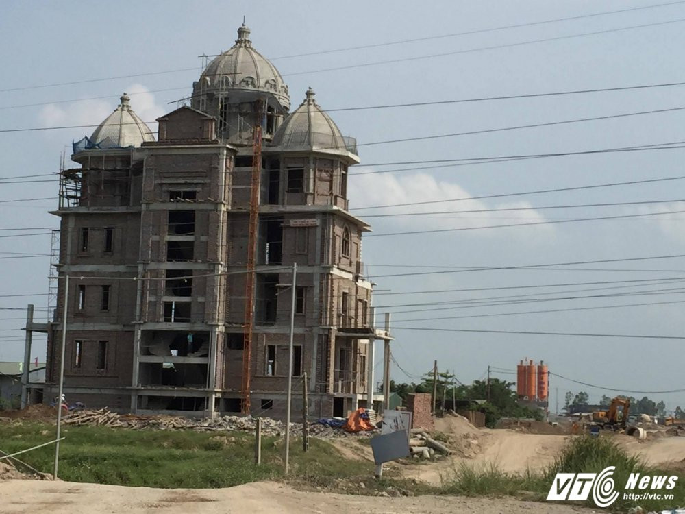 Hinh anh Chu do thi Phu Luong ngang nhien xay biet thu khong phep