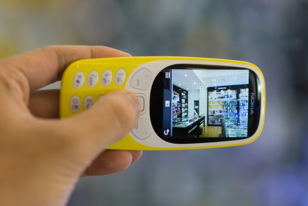 Mo hop Nokia 3310 gia hon mot trieu dong vua ban o Viet Nam hinh anh 8