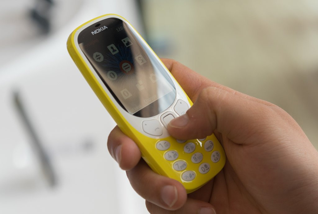 Mo hop Nokia 3310 gia hon mot trieu dong vua ban o Viet Nam hinh anh 7
