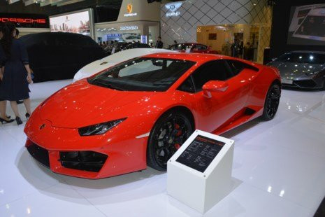 Dàn siêu xe phải nộp phí tiền tỉ tại Việt Nam - ảnh 1